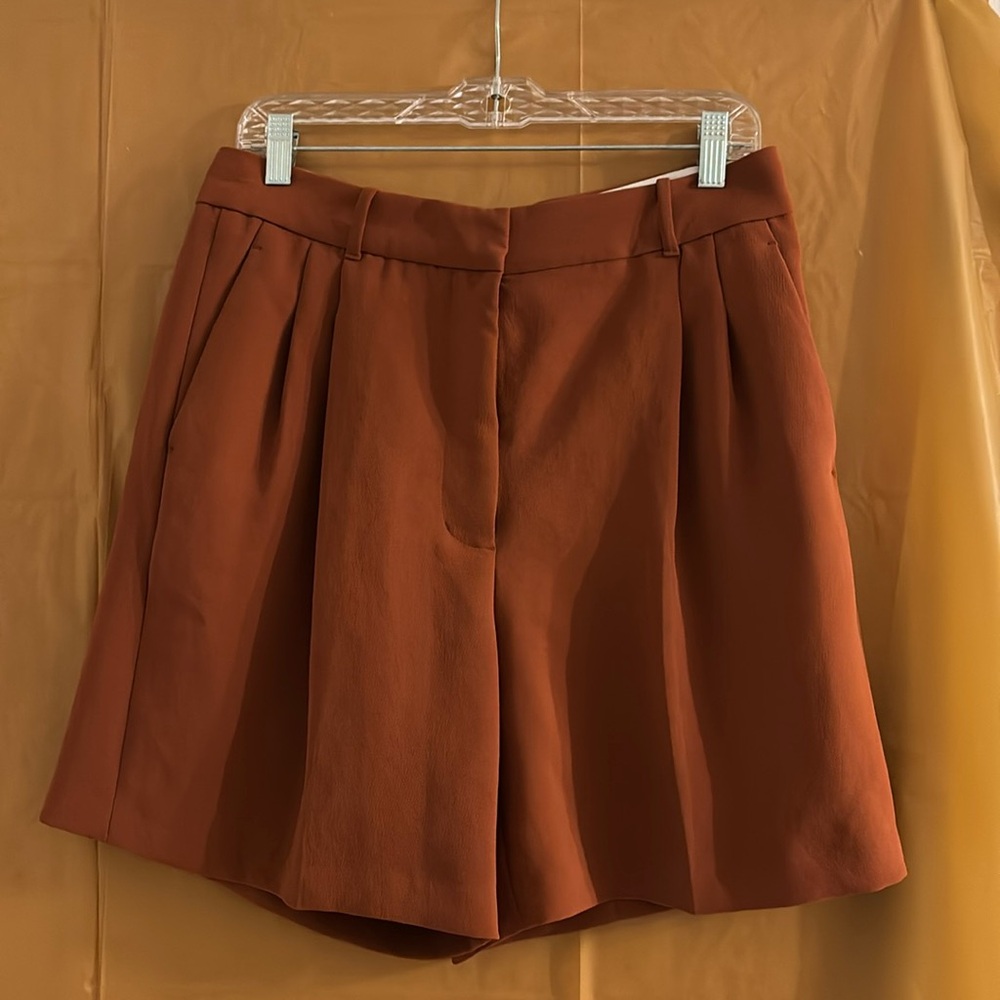 Aritzia Wilfred effortless pants in shorts. Size 12